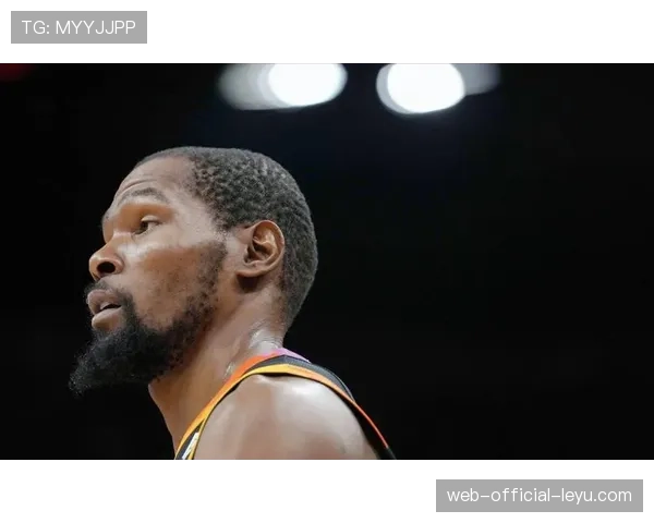 太阳四连败跌至西部第九,杜兰特赛后坦言球队防守沟通存在严重问题 太阳四连败跌至西部第九,杜兰特赛后坦言球队防守沟通存在严重问题